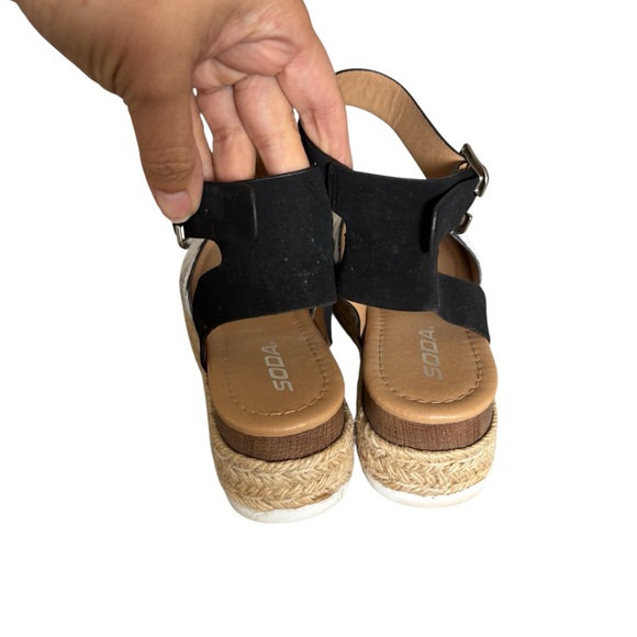 Soda Zebra Print Black and White Sandals, size 7 - Picture 4 of 5
